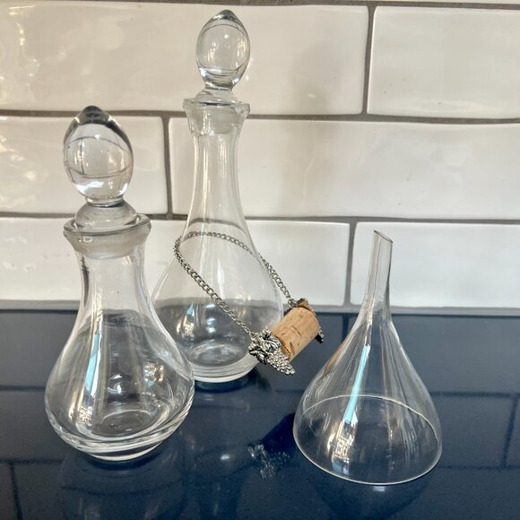 SALE!  GREAT GIFT!  The Wine Enthusiast: Wine for Later Set - Picture 1 of 9